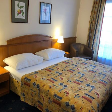 Kavalir Hotel Прага Екстериор снимка