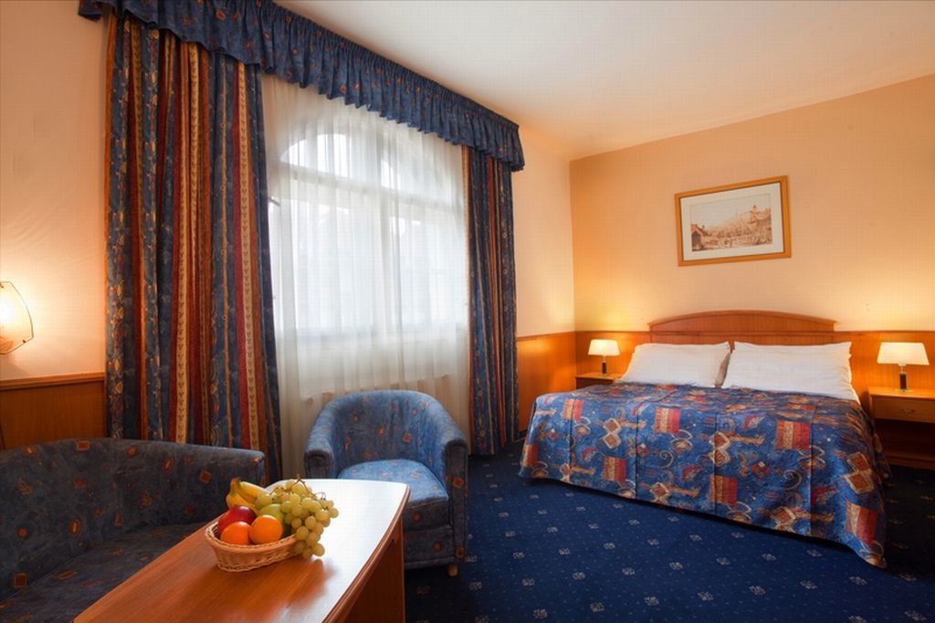 Kavalir Hotel Прага Екстериор снимка