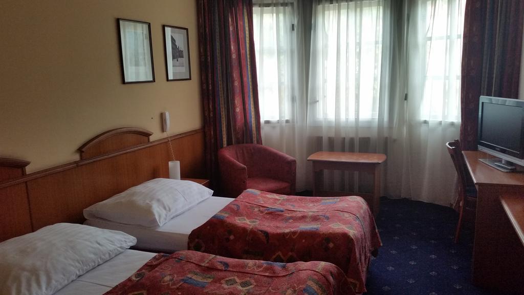 Kavalir Hotel Прага Екстериор снимка
