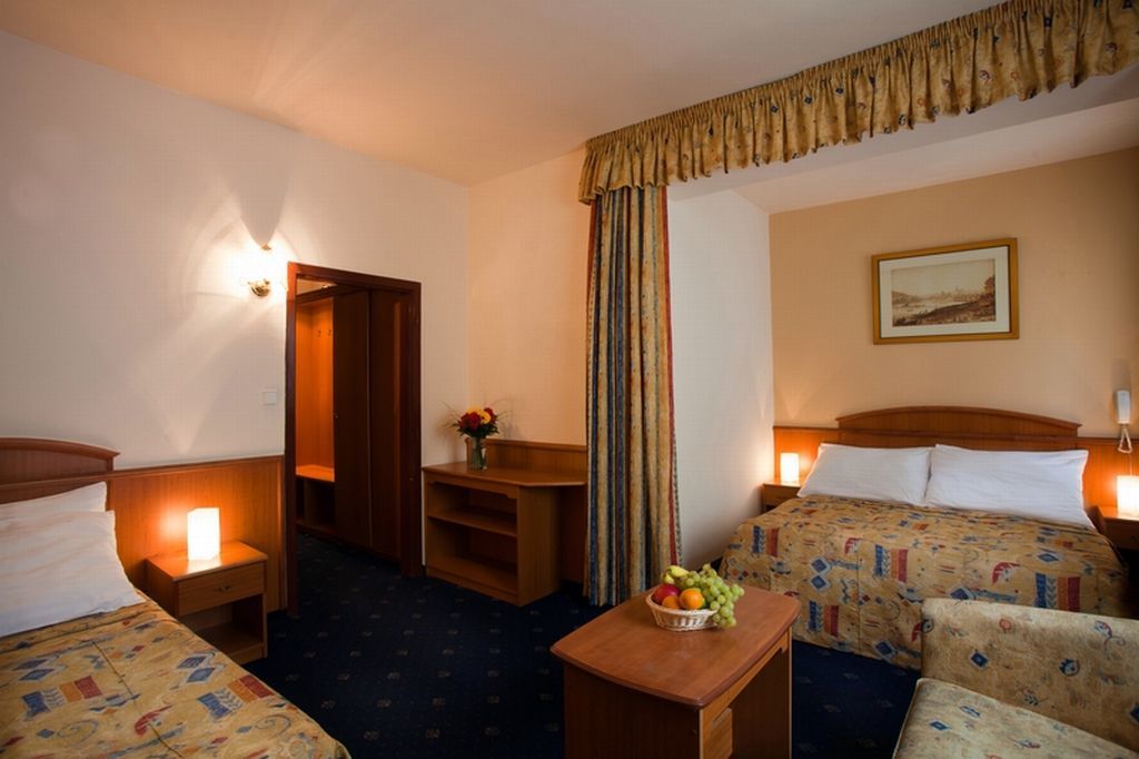 Kavalir Hotel Прага Екстериор снимка