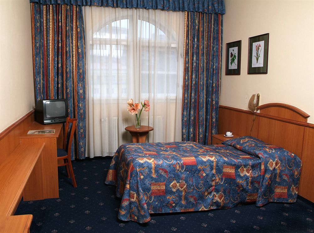 Kavalir Hotel Прага Екстериор снимка