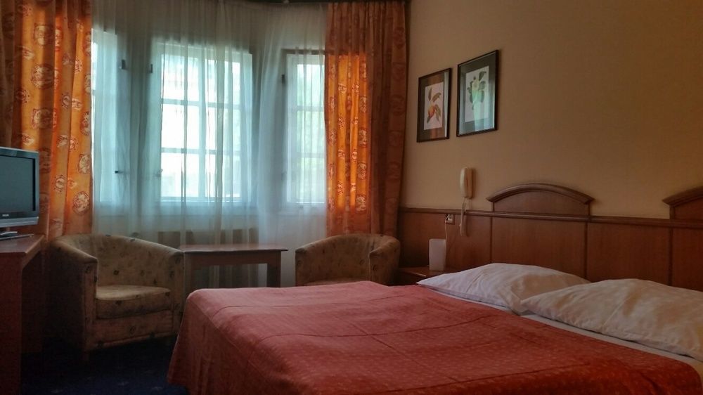 Kavalir Hotel Прага Екстериор снимка