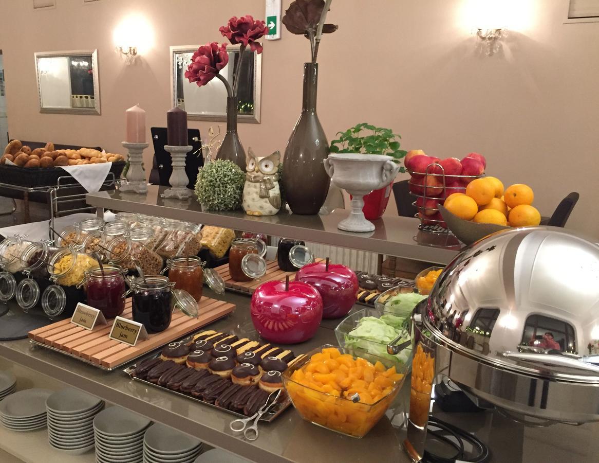 Kavalir Hotel Прага Екстериор снимка