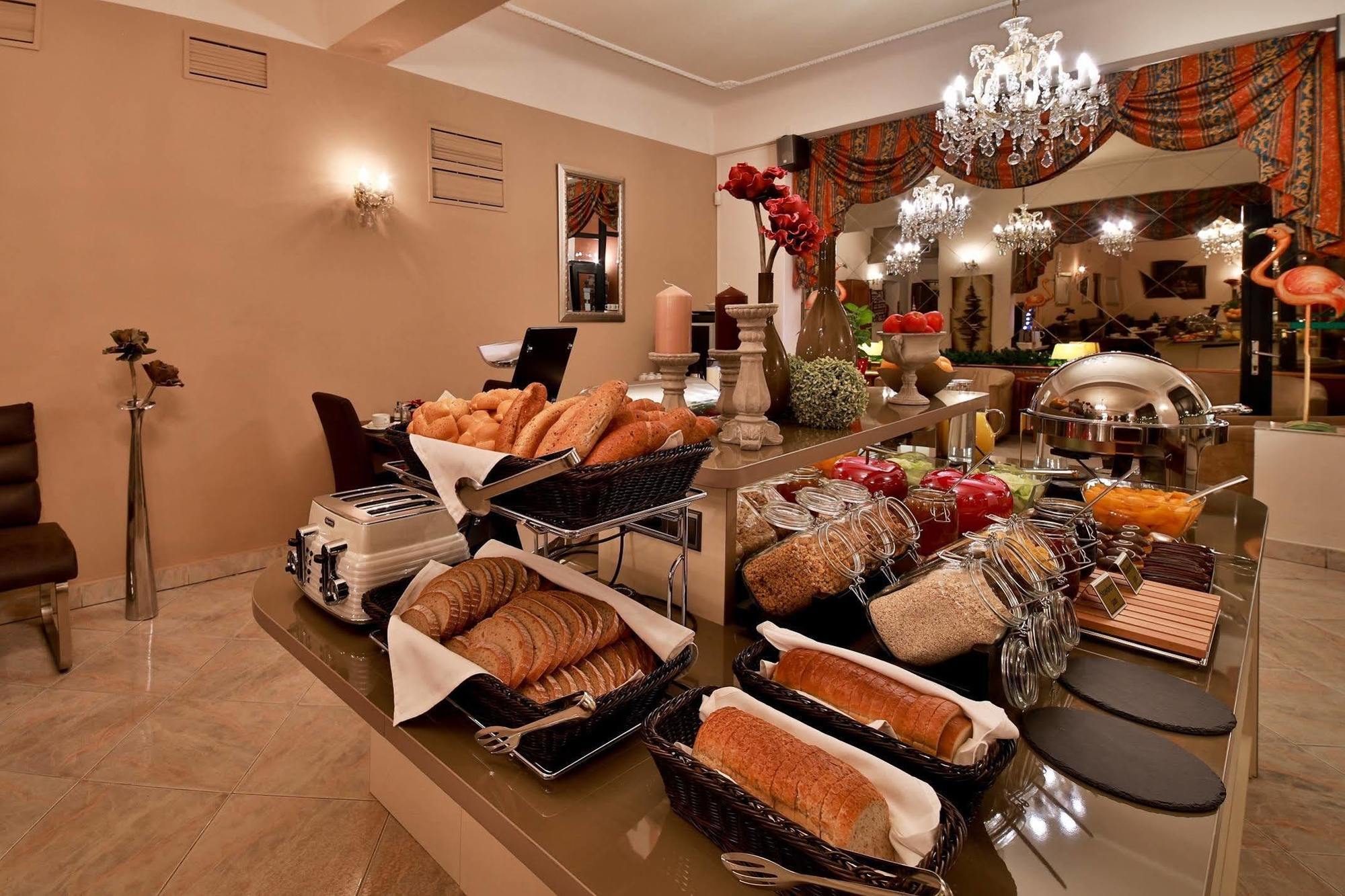 Kavalir Hotel Прага Екстериор снимка
