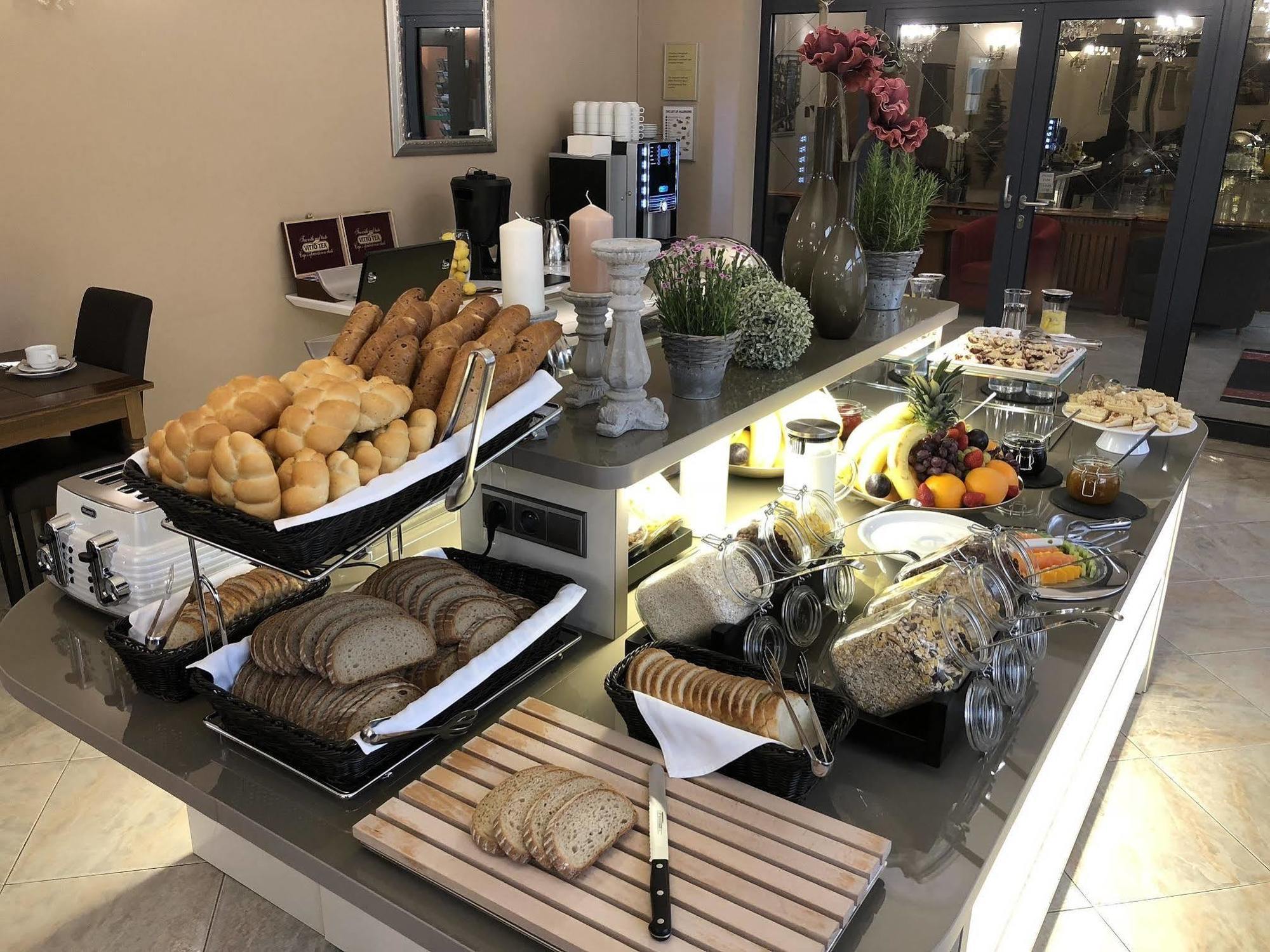 Kavalir Hotel Прага Екстериор снимка