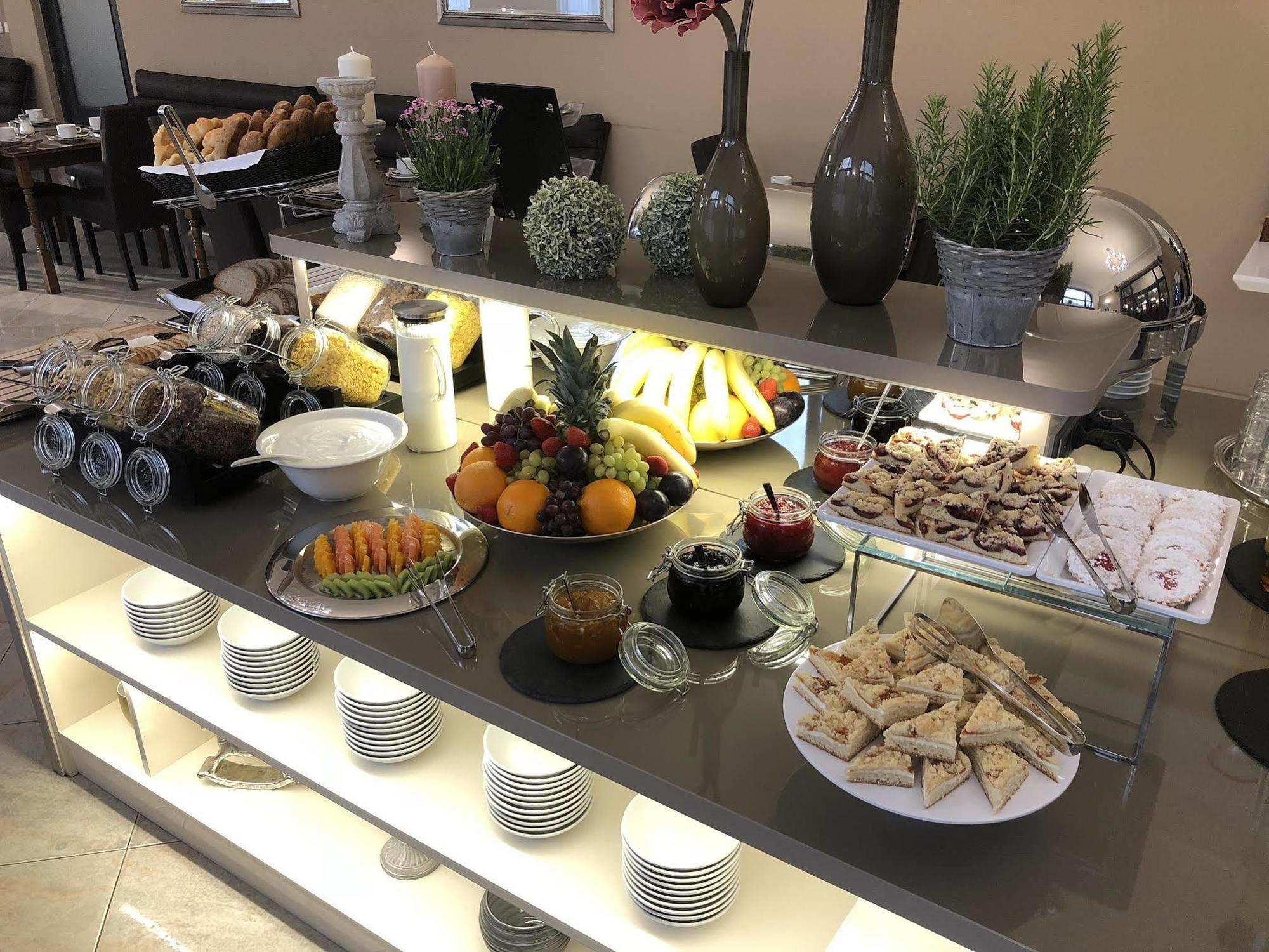 Kavalir Hotel Прага Екстериор снимка