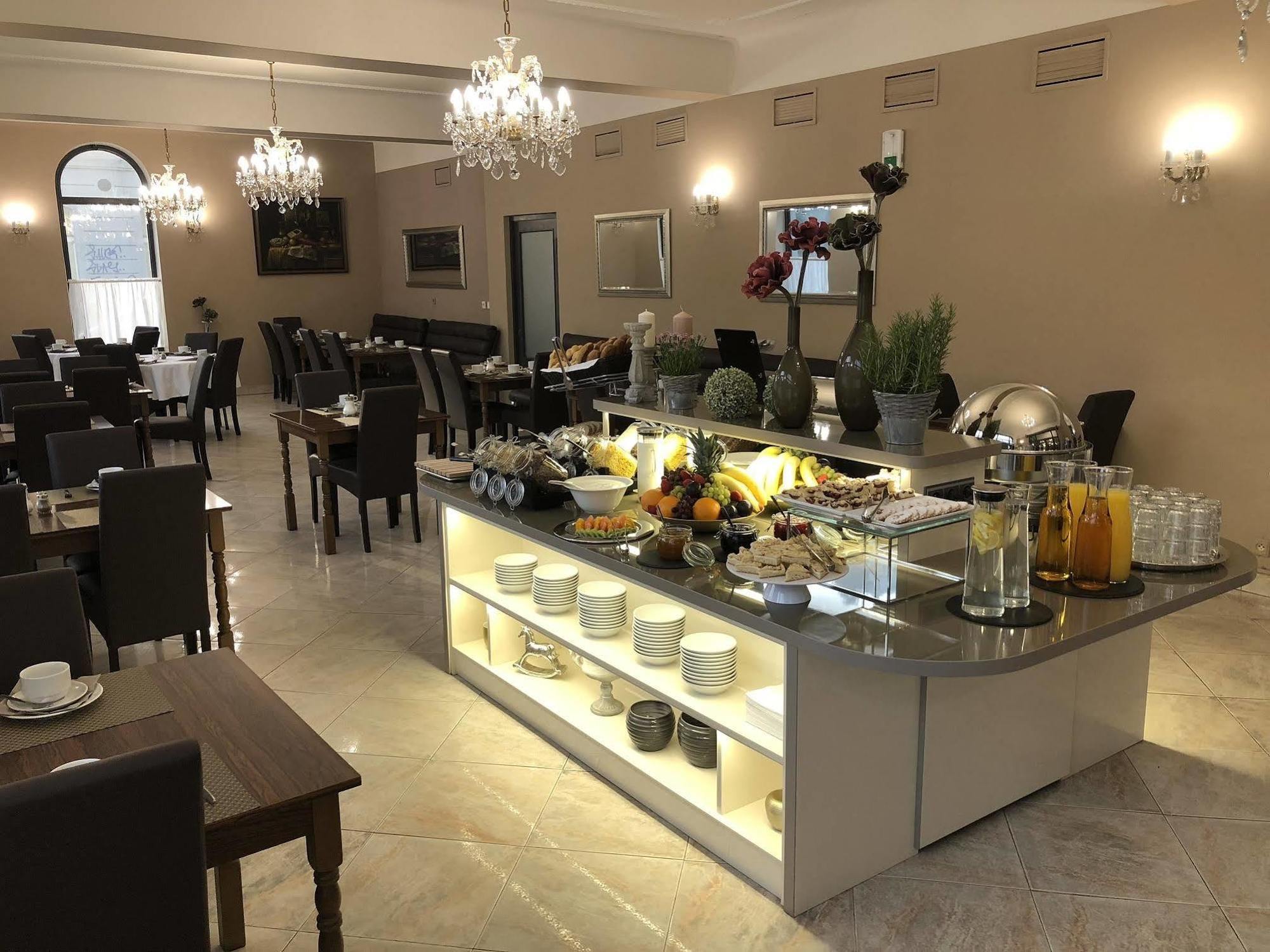 Kavalir Hotel Прага Екстериор снимка