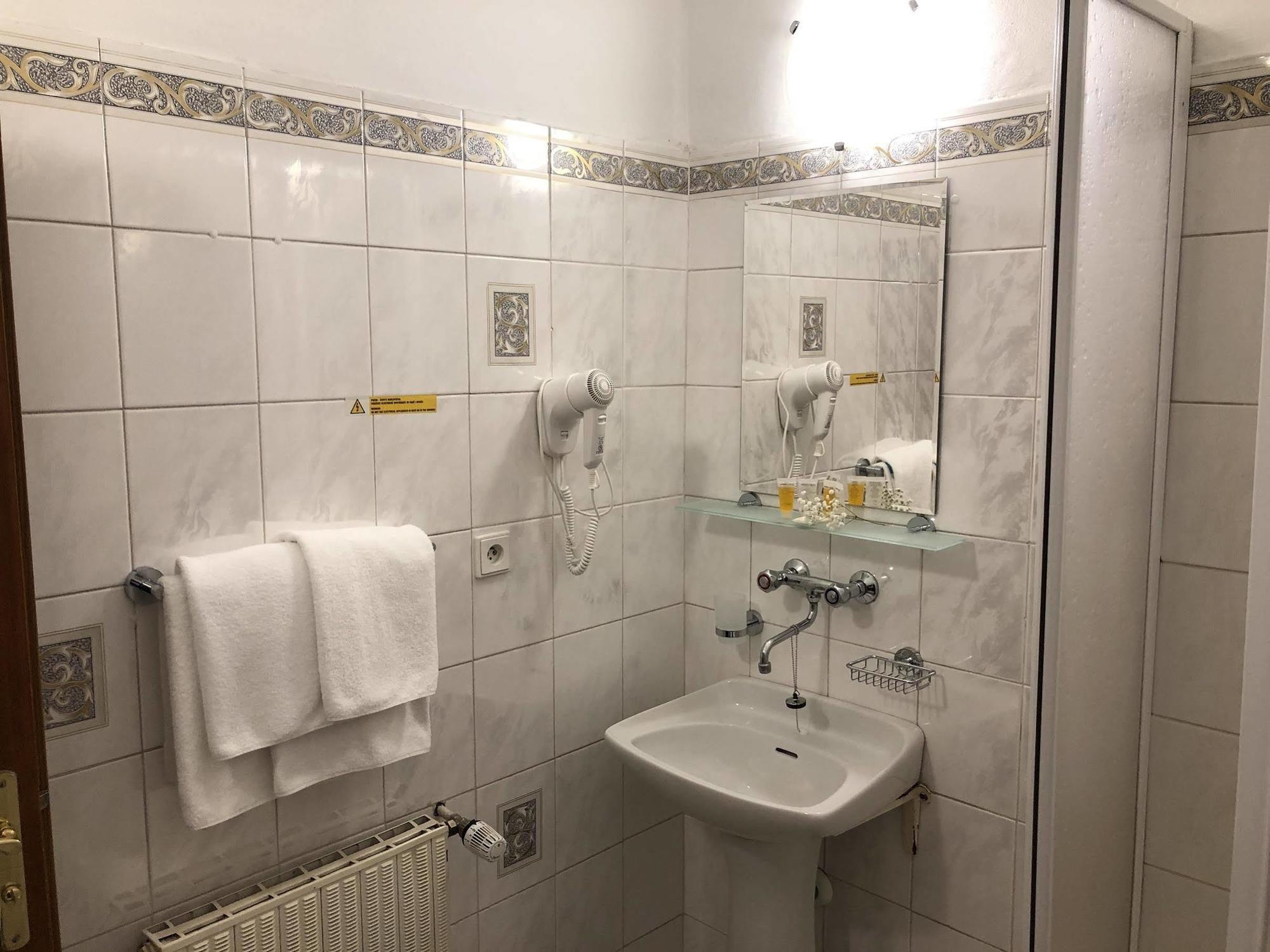 Kavalir Hotel Прага Екстериор снимка
