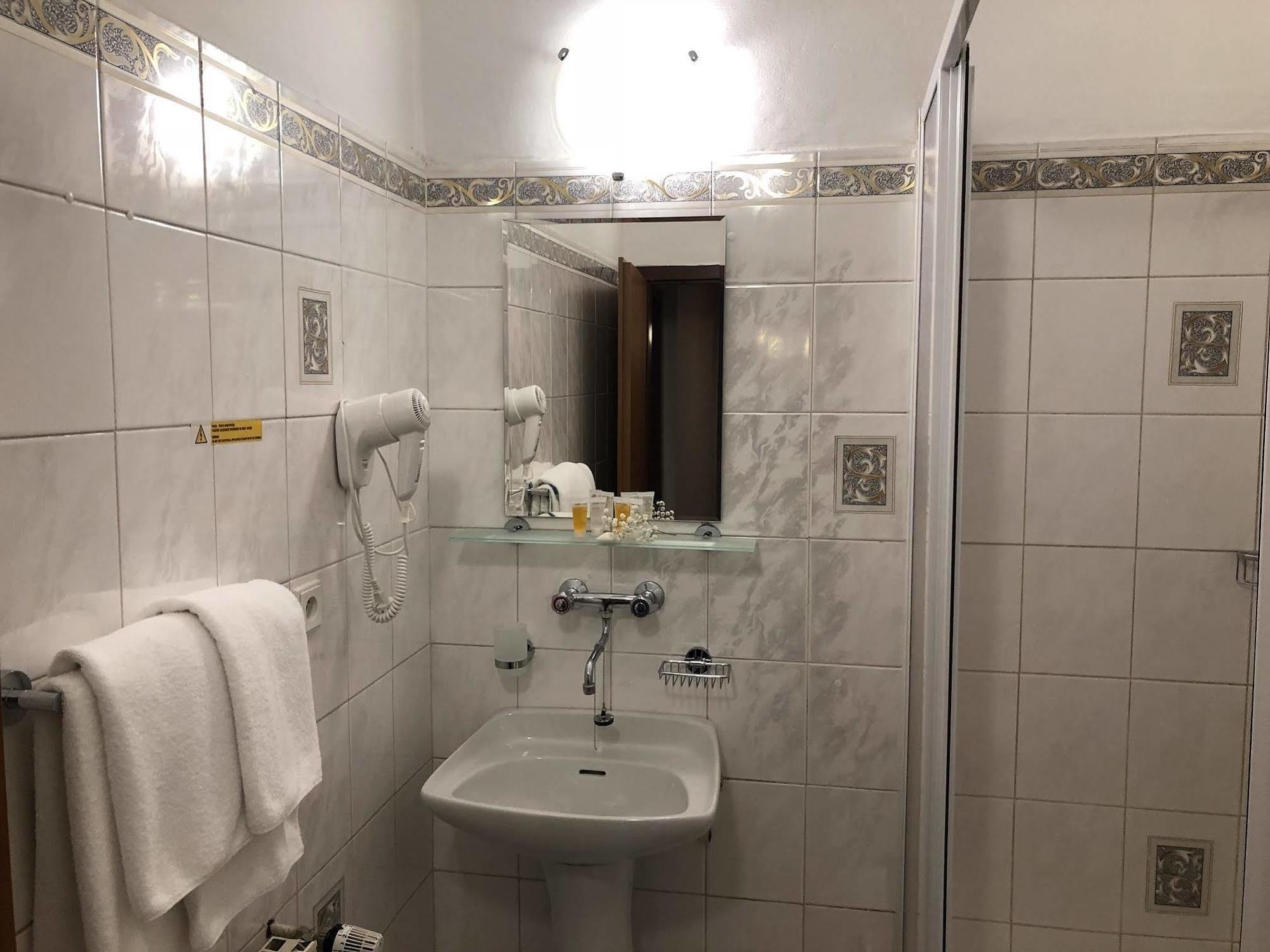 Kavalir Hotel Прага Екстериор снимка