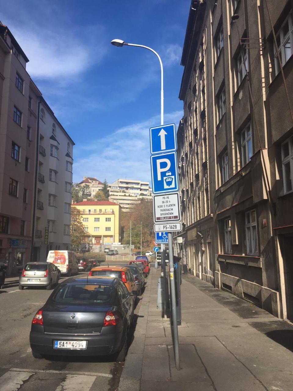 Kavalir Hotel Прага Екстериор снимка
