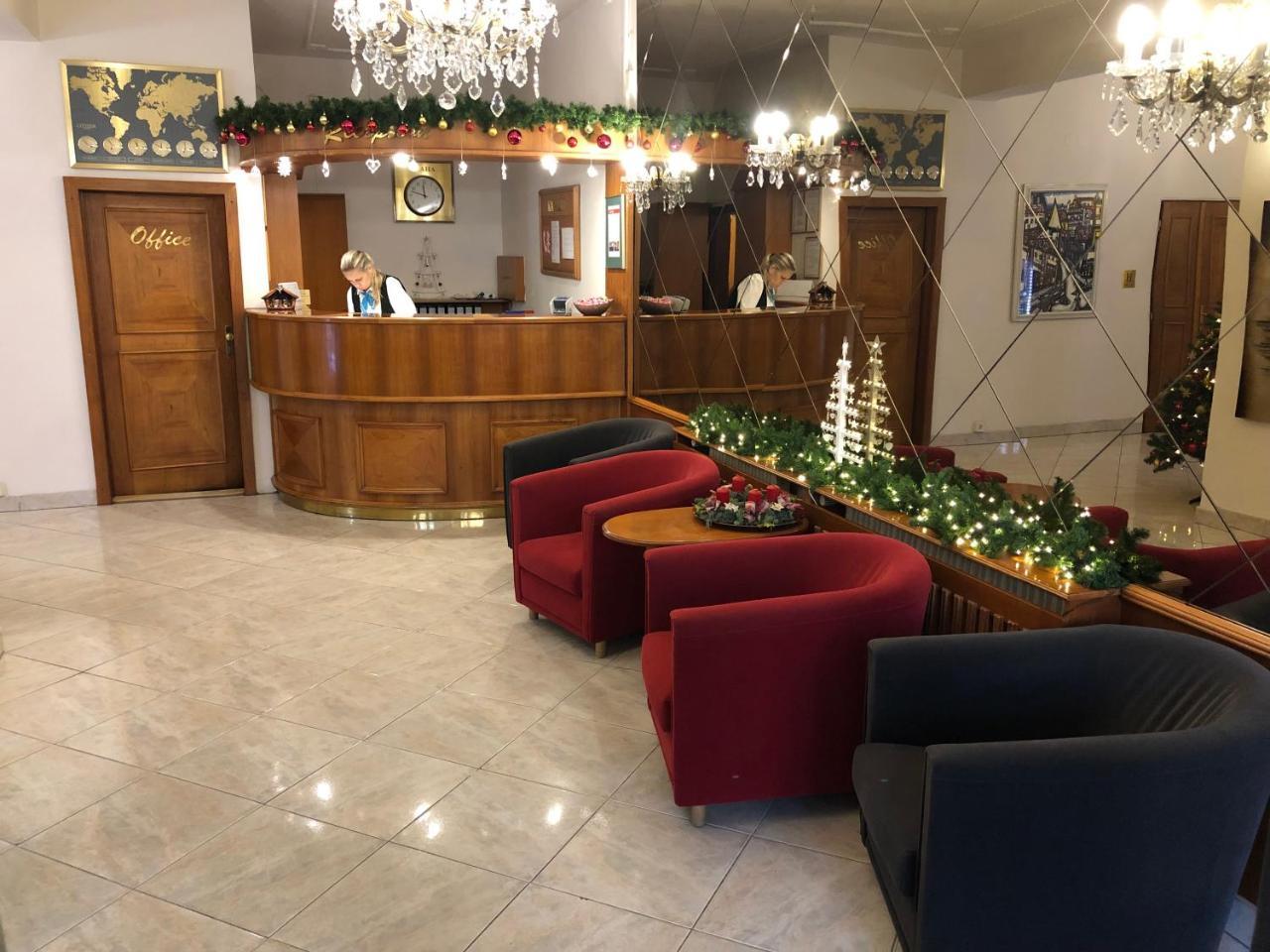 Kavalir Hotel Прага Екстериор снимка